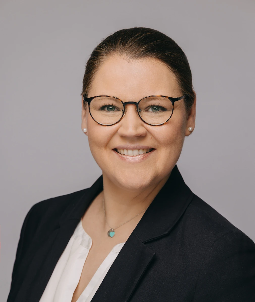 Priv.-Doz. Dr. Rebecca Jungbauer, Fachzahnärztin für
Kieferorthopädie